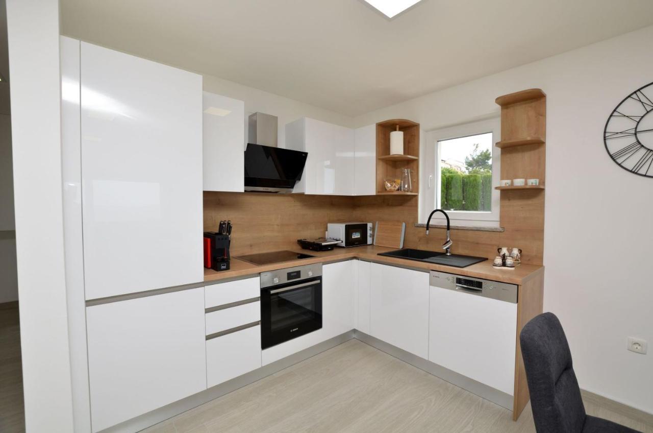 Apartments Villa Sofia Мартиншчіца Екстер'єр фото